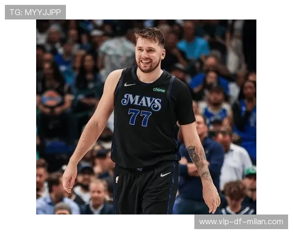 东契奇突破转身后仰命中，独行侠持续发力